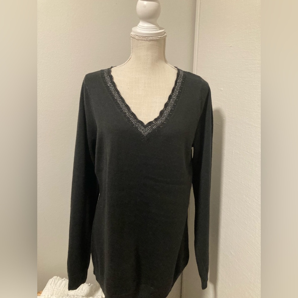 Canyon River Blues Black V-Neck Sweater